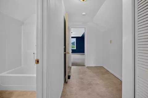 Entry Way - 17 Killdeer Ln, Stuarts Draft, VA 24477 photo 6 of 6