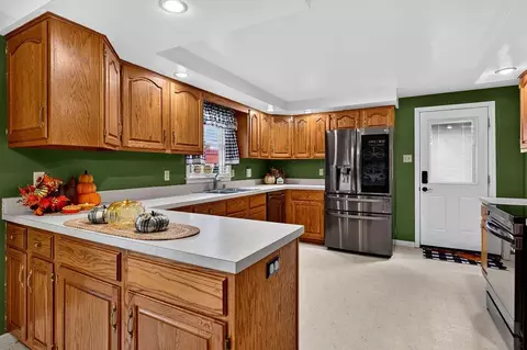 Kitchen - 17 Killdeer Ln, Stuarts Draft, VA 24477 photo 2 of 6