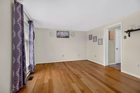 Living - 17 Killdeer Ln, Stuarts Draft, VA 24477 photo 5 of 5