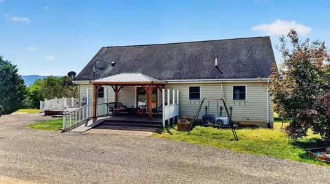 Exterior - 17 Killdeer Ln, Stuarts Draft, VA 24477 photo 6 of 11