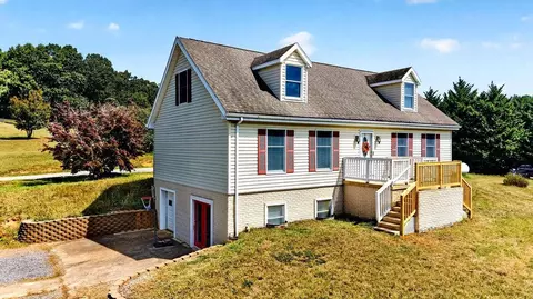 Exterior - 17 Killdeer Ln, Stuarts Draft, VA 24477 photo 2 of 11