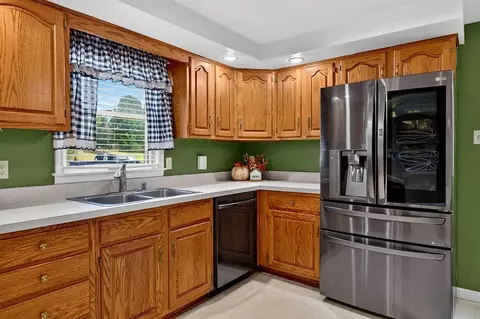 Kitchen - 17 Killdeer Ln, Stuarts Draft, VA 24477 photo 3 of 6