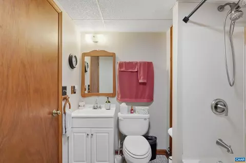 Bath - 110 Patrick Henry Dr, Louisa, VA 23093 photo 5 of 5