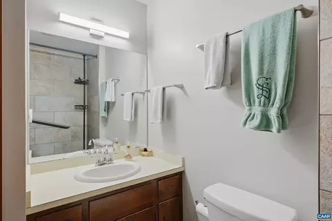 Bath - 110 Patrick Henry Dr, Louisa, VA 23093 photo 3 of 5