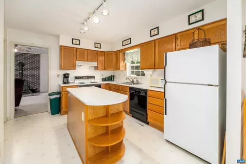 Kitchen - 499 Old Rectory Ln, Fork Union, VA 23055 photo 2 of 3