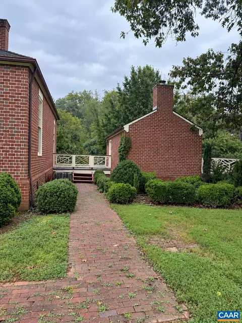 Exterior - 321 Dover Rd, Charlottesville, VA 22901 photo 2 of 8