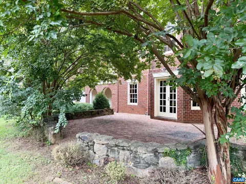Exterior - 321 Dover Rd, Charlottesville, VA 22901 photo 3 of 8