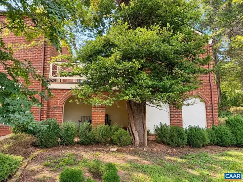 Exterior - 321 Dover Rd, Charlottesville, VA 22901 photo 4 of 8