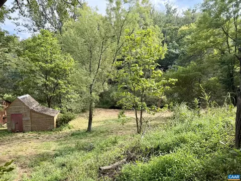Exterior - 321 Dover Rd, Charlottesville, VA 22901 photo 7 of 8