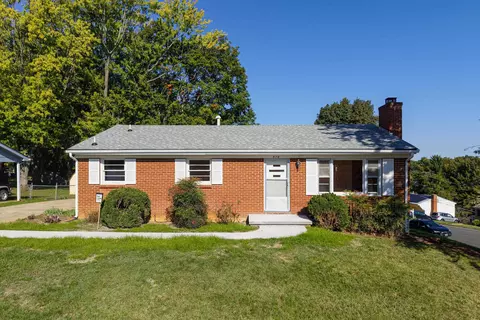 316 Monument Dr, Staunton, VA 24401