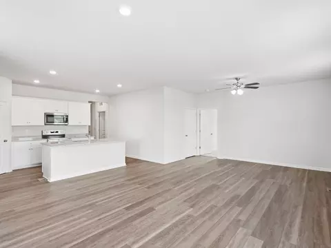 Living - 199 Waterfront Dr, Raphine, VA 24472 photo 3 of 4