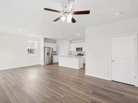 Living - 199 Waterfront Dr, Raphine, VA 24472 photo 2 of 4