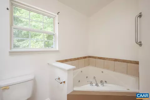 Bath - 5 Loblolly Rd, Palmyra, VA 22963 photo 2 of 5