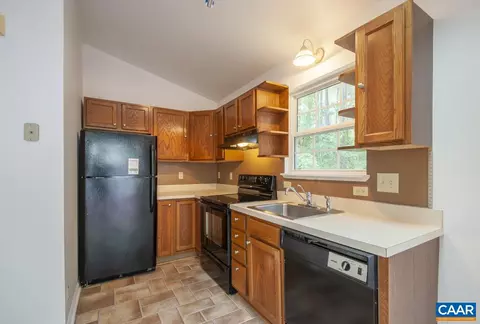 Kitchen - 5 Loblolly Rd, Palmyra, VA 22963 photo 4 of 6