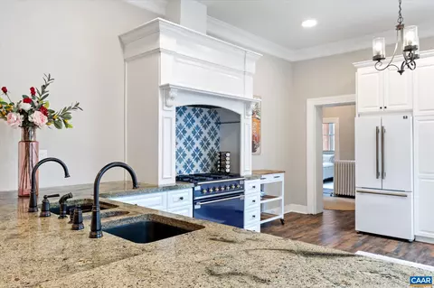 Kitchen - 409 Park St, Charlottesville, VA 22902 photo 1 of 4