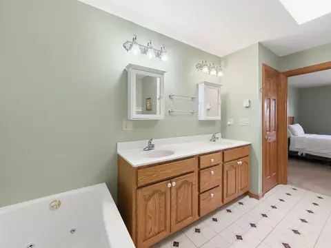 Bath - 1593 Old Providence Rd, Raphine, VA 24472 photo 2 of 3