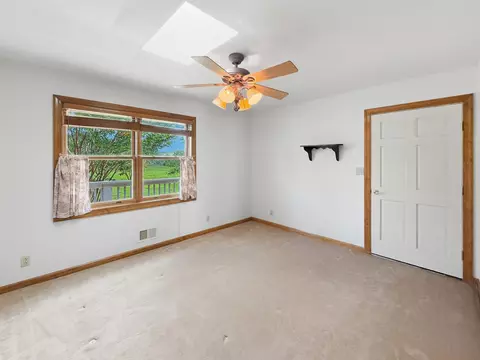 Bedroom - 1593 Old Providence Rd, Raphine, VA 24472 photo 3 of 4