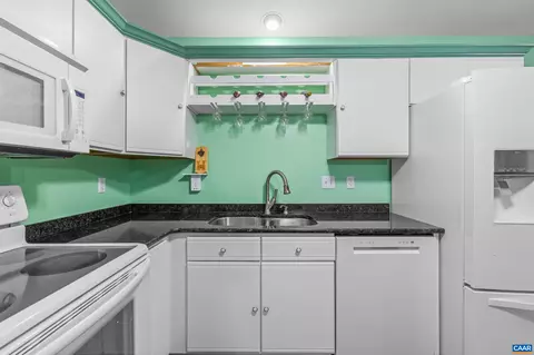 Kitchen - 18 Cliftwood Rd, Palmyra, VA 22963 photo 4 of 4