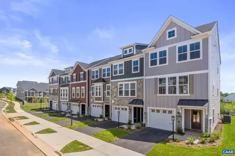 286 Gibraltar Dr, Waynesboro, VA 22980