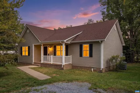 38 Hayrick Rd, Waynesboro, VA 22980