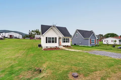 Exterior - 16620 E Spring St, Elkton, VA 22827 photo 3 of 12