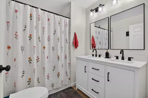 Bath - 16620 E Spring St, Elkton, VA 22827 photo 2 of 4