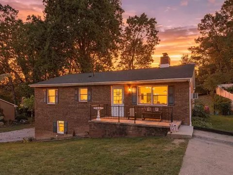 412 Whitehall Ave, Staunton, VA 24401