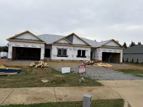 8 Meriwether Cir, Stuarts Draft, VA 24477 photo 4