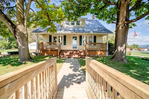 7177 E Point Rd, Elkton, VA 22827