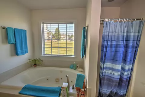 Bath - 42 Meriwether Cir, Stuarts Draft, VA 24477 photo 3 of 5