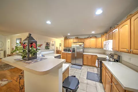 Kitchen - 42 Meriwether Cir, Stuarts Draft, VA 24477 photo 2 of 4