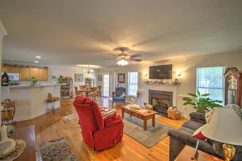 Living - 42 Meriwether Cir, Stuarts Draft, VA 24477 photo 2 of 2