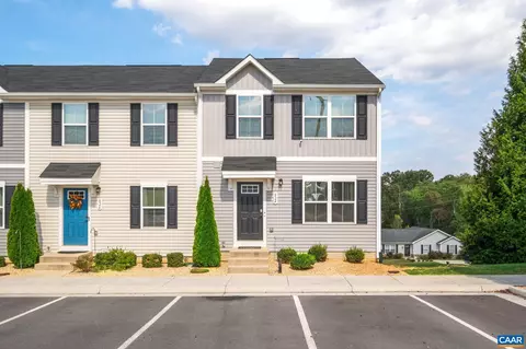 824 Carson Cir, Grottoes, VA 24441