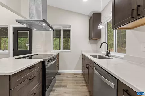 Kitchen - 2561 Brokenback Mountain Rd, Dyke, VA 22935 photo 3 of 4