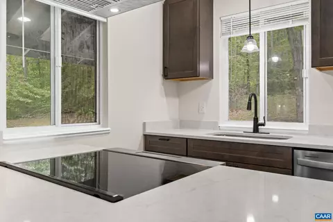 Kitchen - 2561 Brokenback Mountain Rd, Dyke, VA 22935 photo 2 of 4