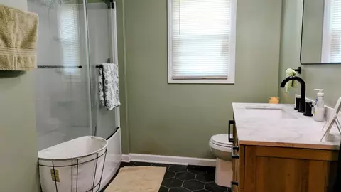 Bath - 531 Oakland Cir, Raphine, VA 24472 photo 1 of 1