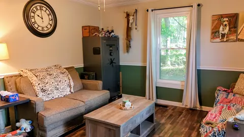 Living - 531 Oakland Cir, Raphine, VA 24472 photo 1 of 2