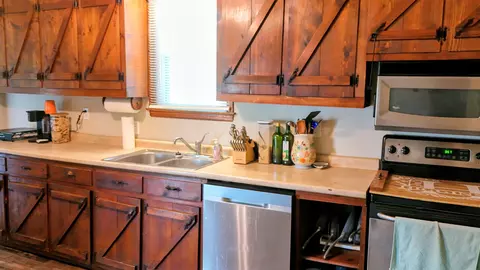 Kitchen - 531 Oakland Cir, Raphine, VA 24472 photo 2 of 3