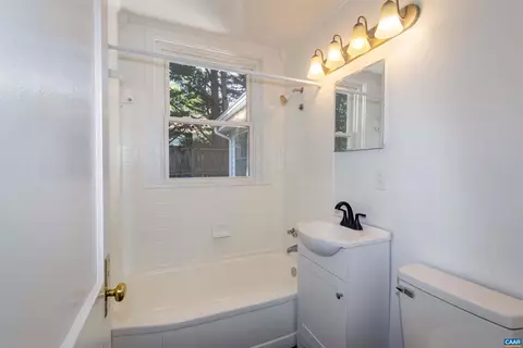 Bath - 194 Morton St, Orange, VA 22960 photo 1 of 1