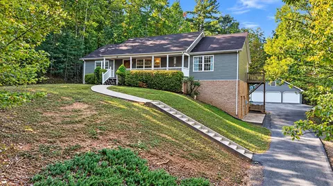 145 S Woodland Ave, Buena Vista, VA 24416