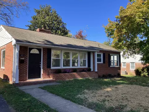 207 Skyland Ave, Waynesboro, VA 22980