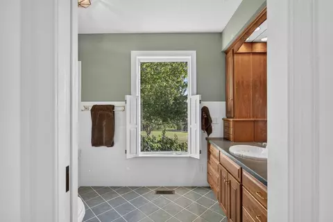 Bath - 9527 Centerville Rd, Bridgewater, VA 22812 photo 3 of 8