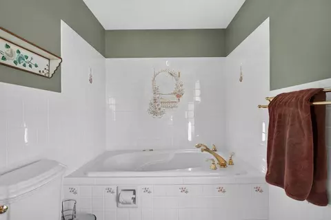 Bath - 9527 Centerville Rd, Bridgewater, VA 22812 photo 5 of 8