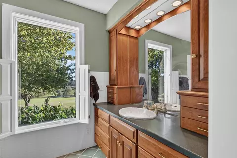 Bath - 9527 Centerville Rd, Bridgewater, VA 22812 photo 4 of 8