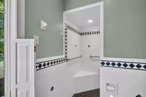 Bath - 9527 Centerville Rd, Bridgewater, VA 22812 photo 7 of 8