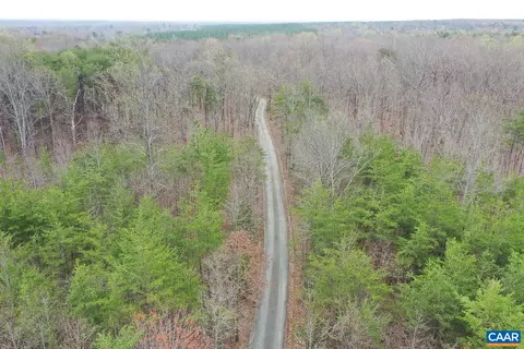 1 Oakland Rd, Louisa, VA 23093