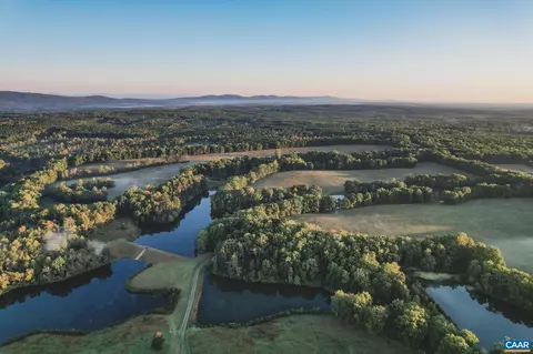 275 Rolling Rd S, Scottsville, VA 24590