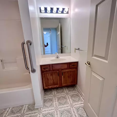 Bath - 141 Iris Dr, Waynesboro, VA 22980 photo 3 of 4
