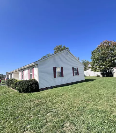 Exterior - 141 Iris Dr, Waynesboro, VA 22980 photo 4 of 4