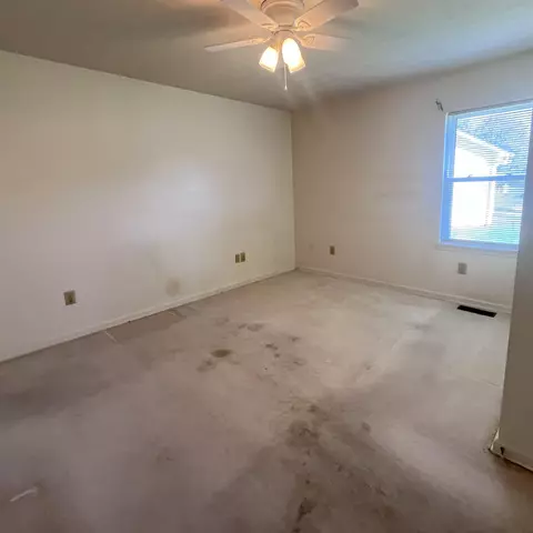 Bedroom - 141 Iris Dr, Waynesboro, VA 22980 photo 2 of 6